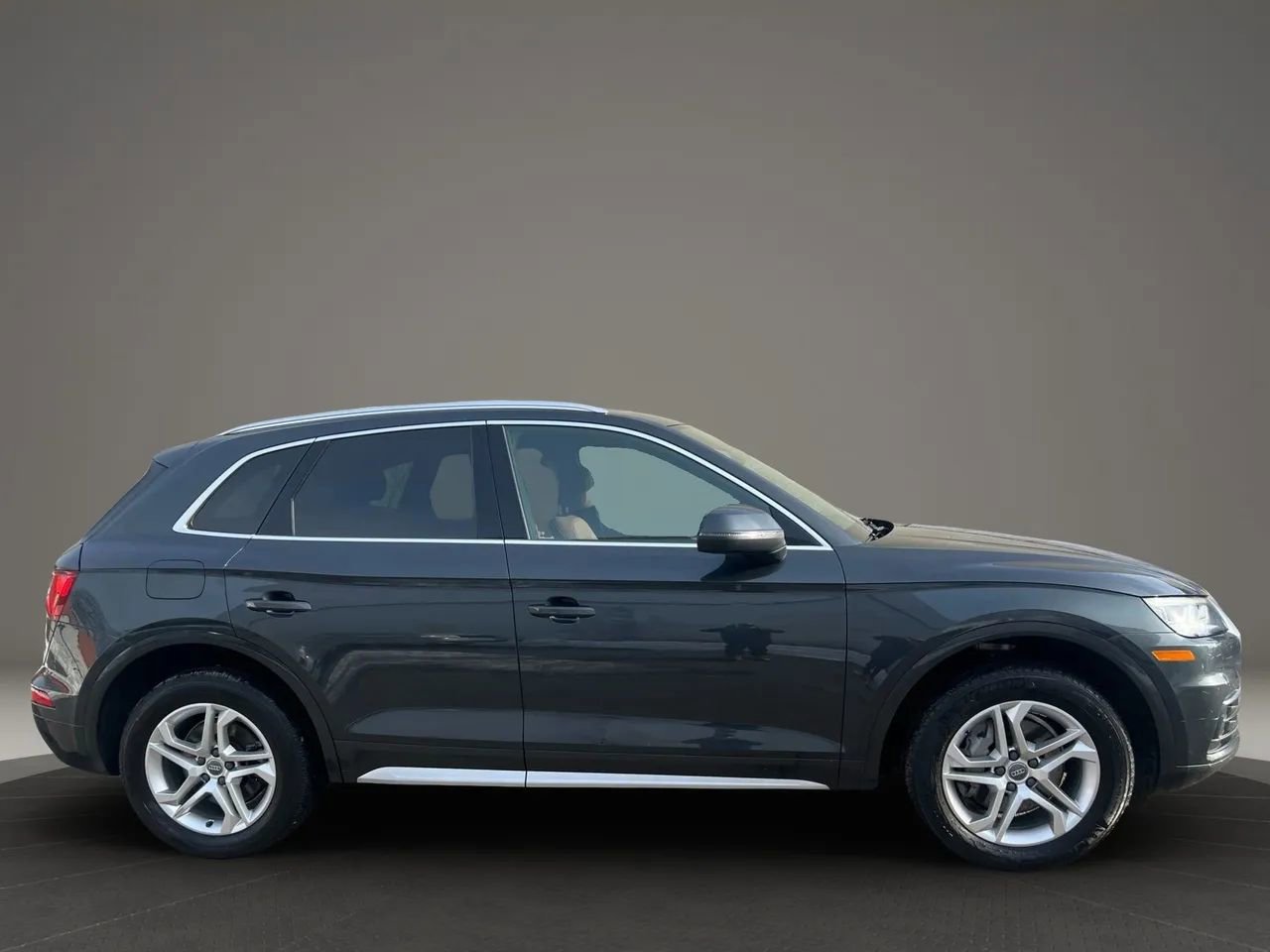 Used 2018 Audi Q5 2.0T Premium Plus w/ Premium Plus Package image 4