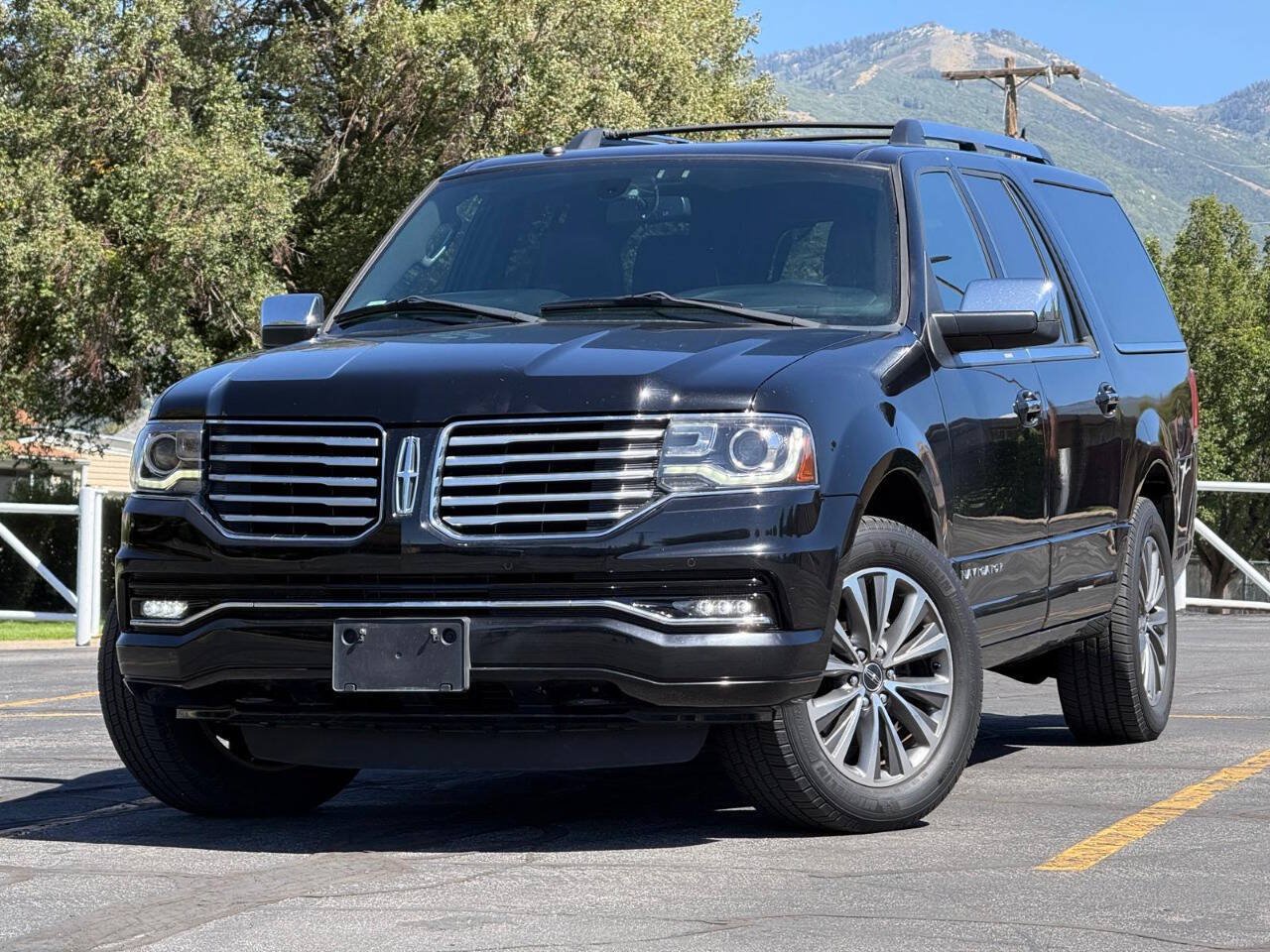 Used 2017 Lincoln Navigator L Select AWD/4WD image 1