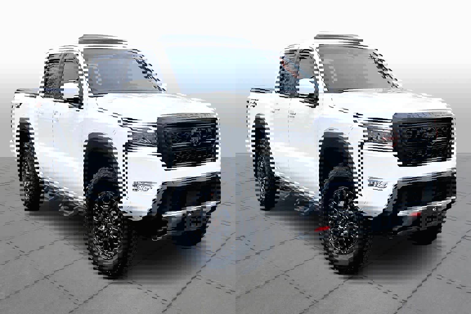 Used 2023 Nissan Frontier PRO-4X w/ Pro-4X Premium Package image 3