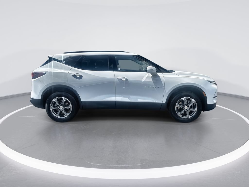 Used 2024 Chevrolet Blazer LT FWD image 9