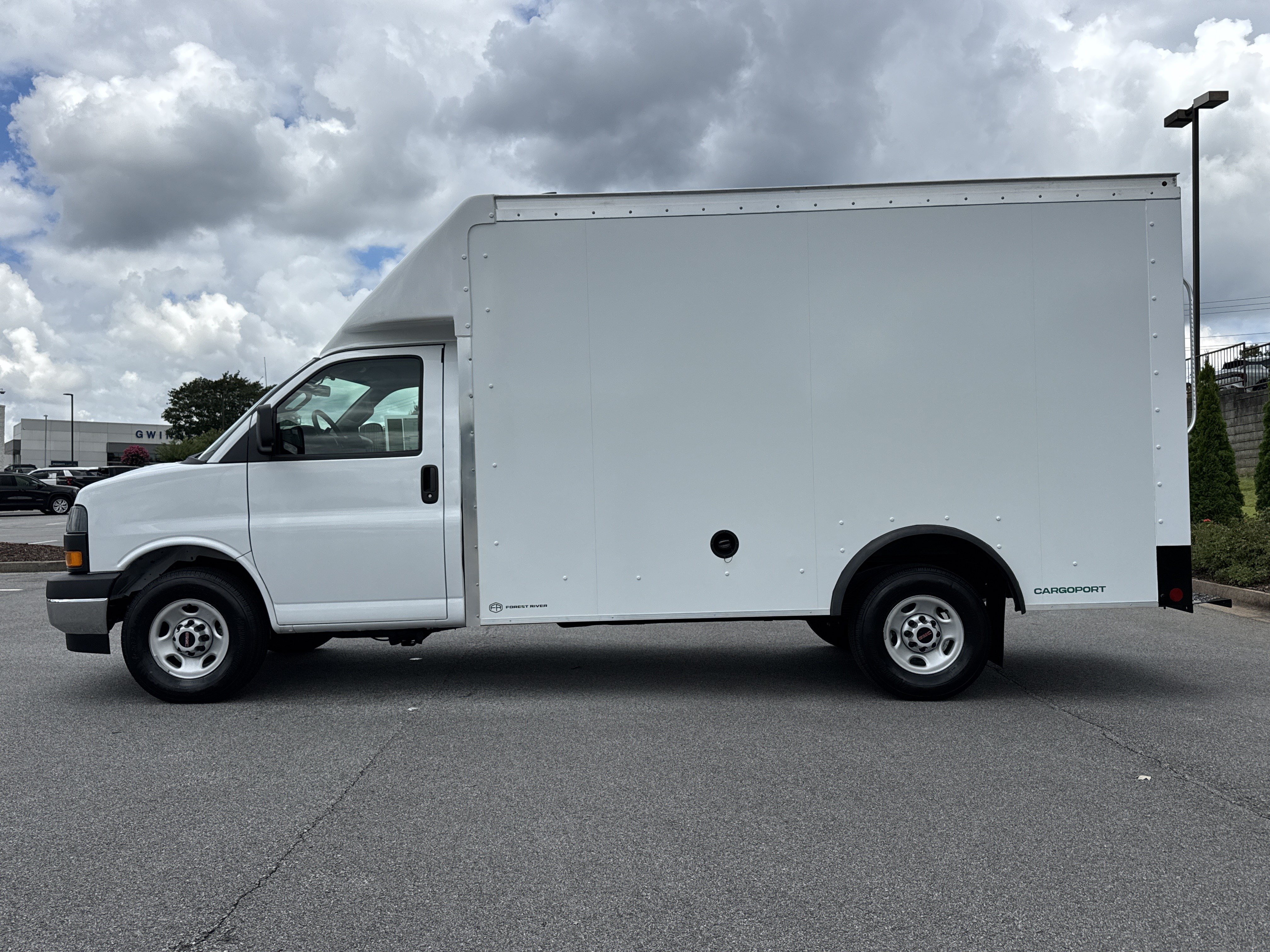 New 2026 GMC Savana 3500 w/ Power Convenience Package RWD image 7