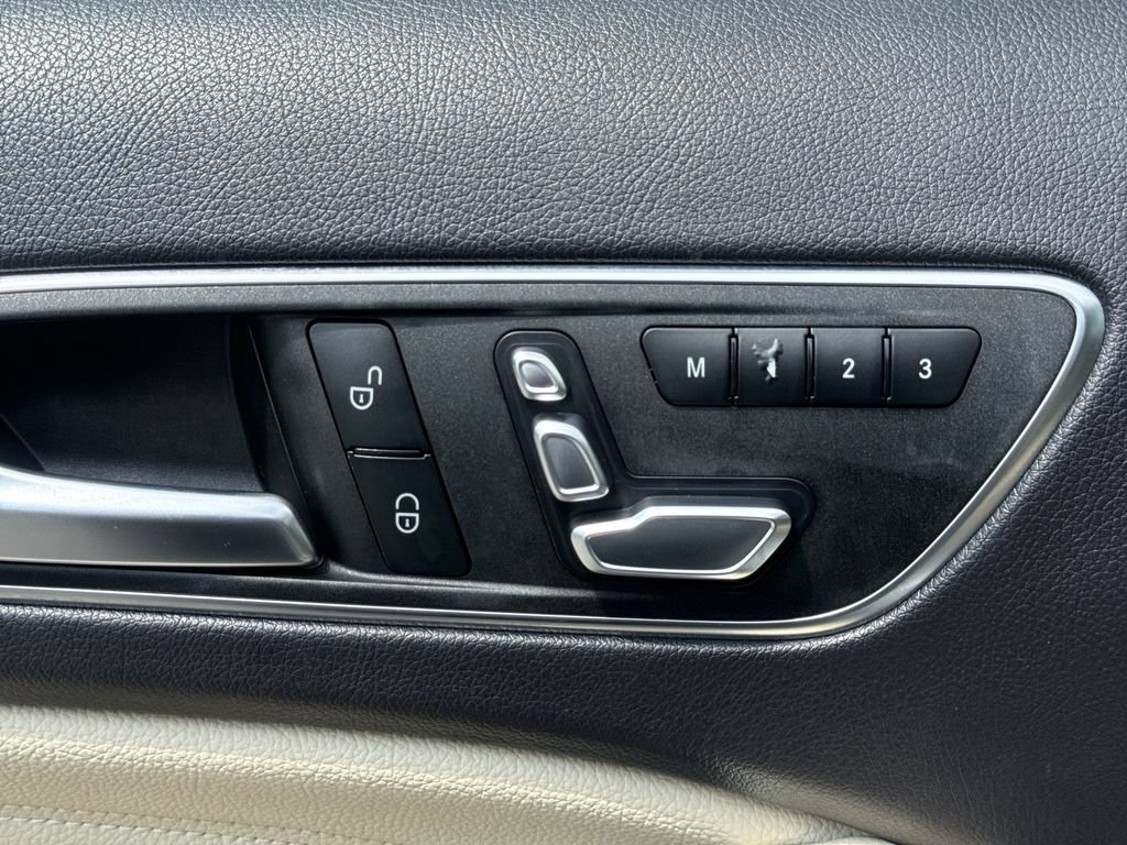 Used 2019 Mercedes-Benz GLA 250 4MATIC w/ Premium Package image 14
