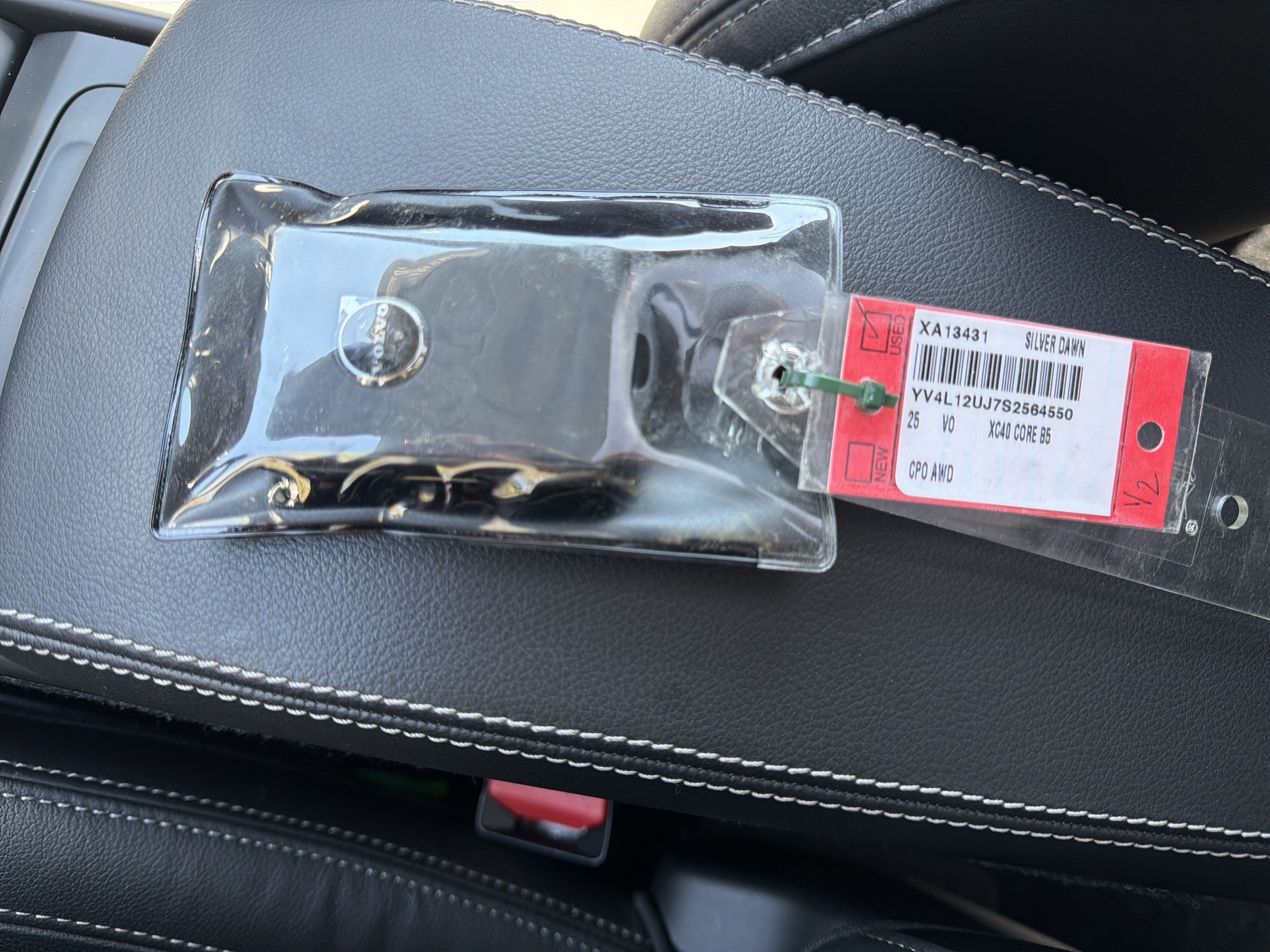 Certified 2025 Volvo XC40 B5 Core image 38