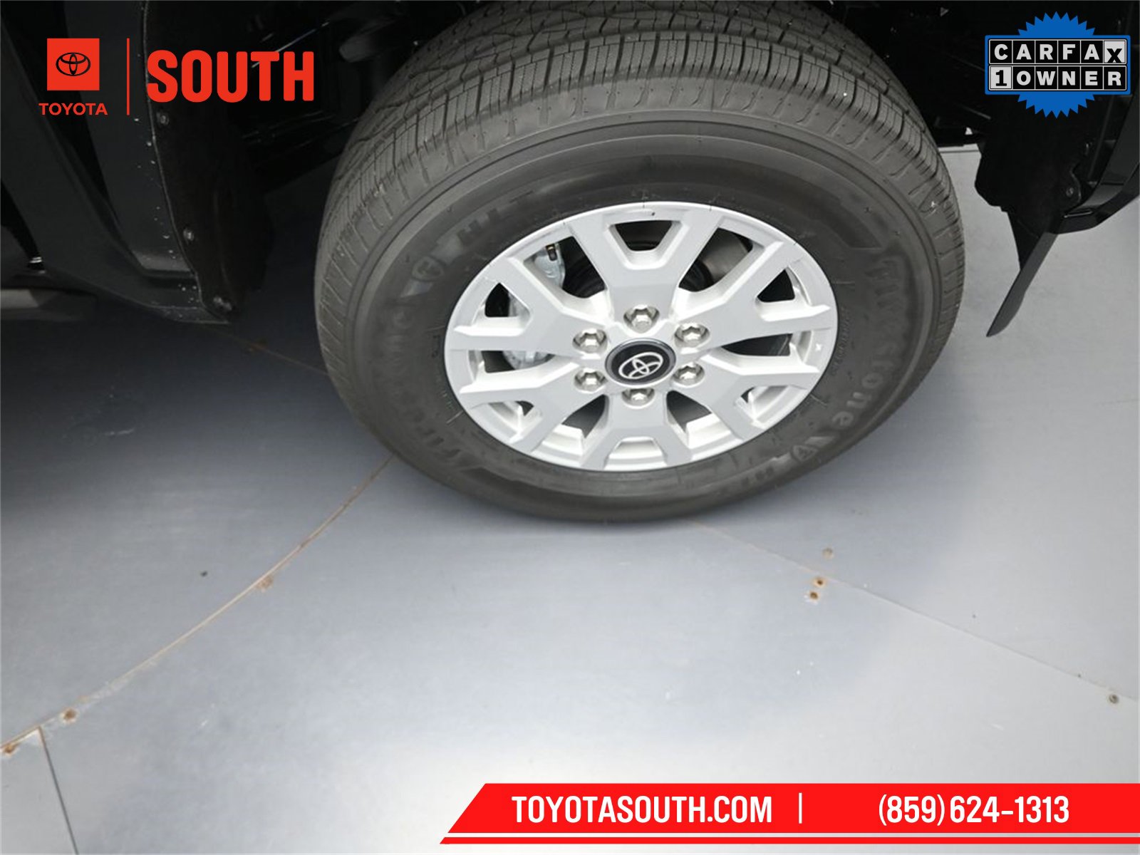 Used 2025 Toyota Tacoma SR w/ SR Upgrade Package image 34