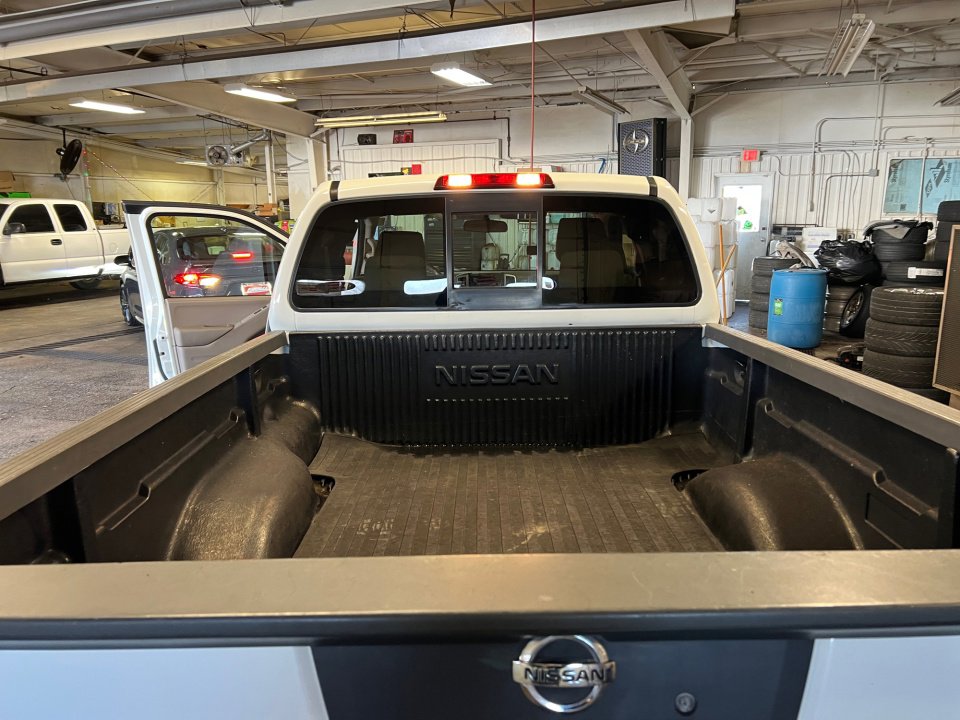 Used 2016 Nissan Frontier SV image 17