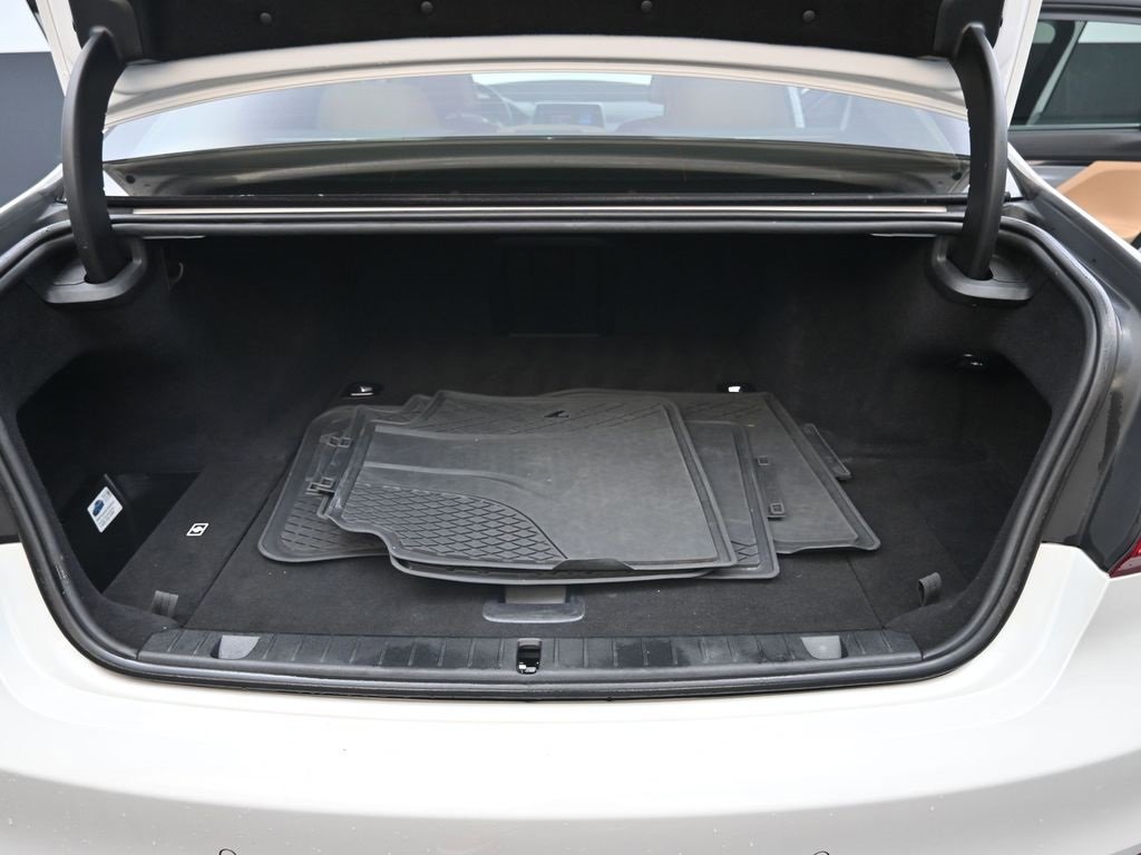 Used 2018 BMW 740e xDrive image 27