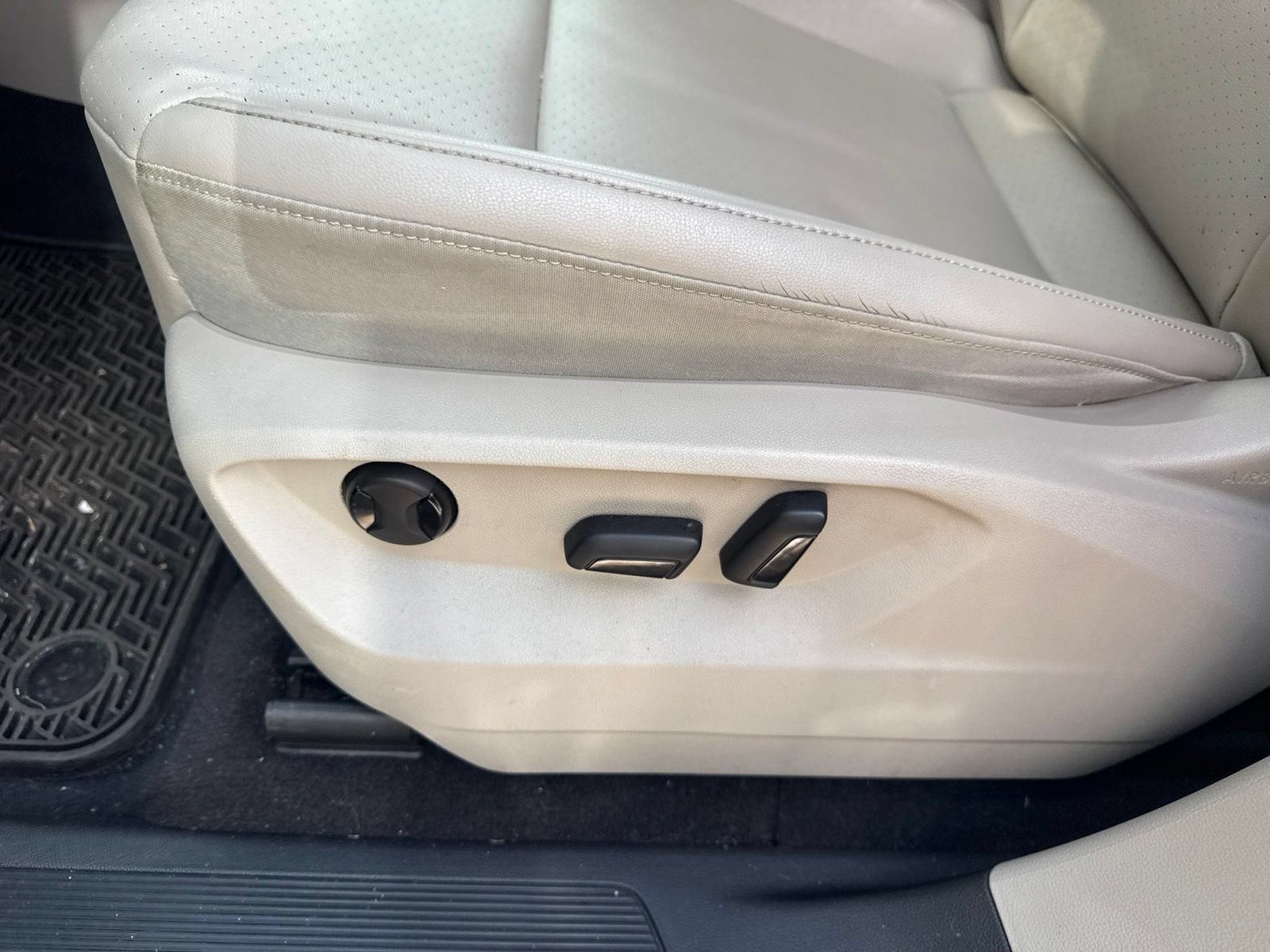 Used 2018 Volkswagen Atlas SE FWD image 16
