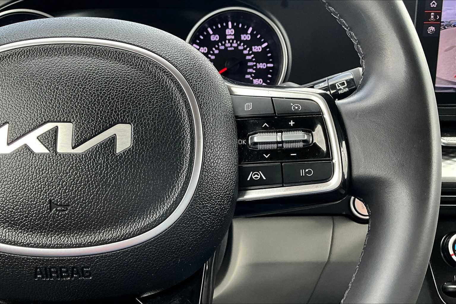 Used 2024 Kia Carnival LX FWD image 24