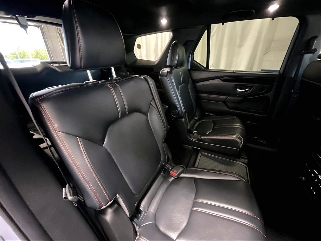 Used 2025 Honda Pilot TrailSport image 16