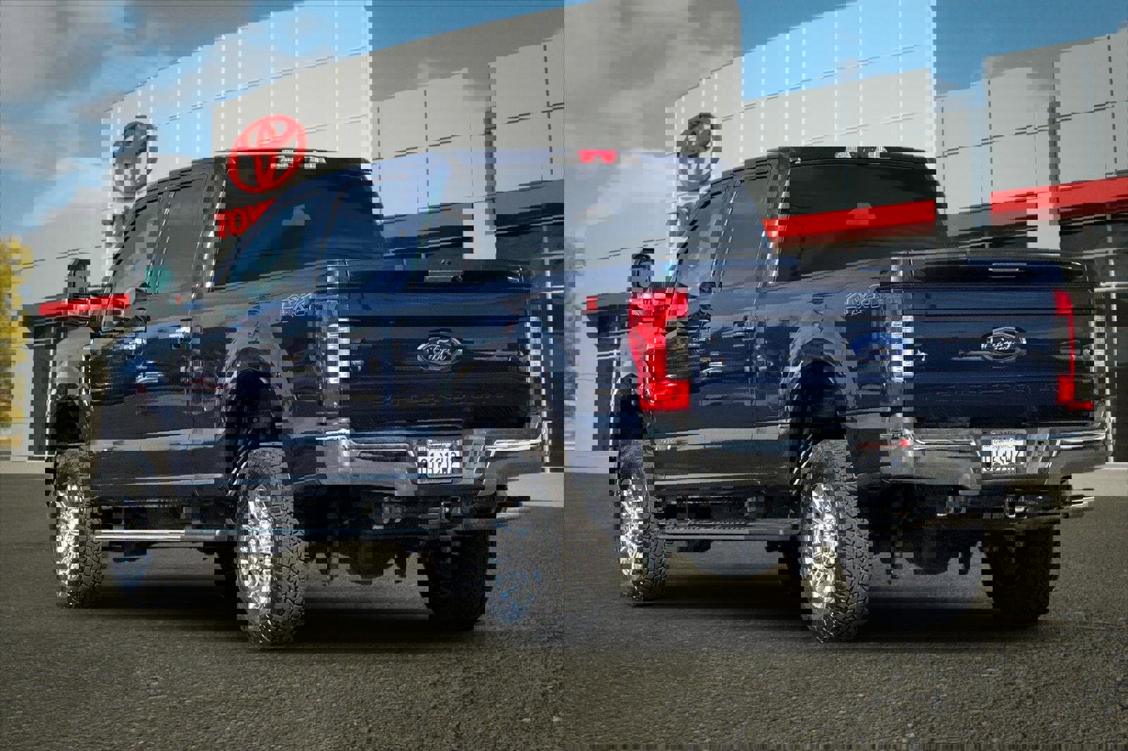 Used 2019 Ford F250 XLT w/ XLT Premium Package image 5