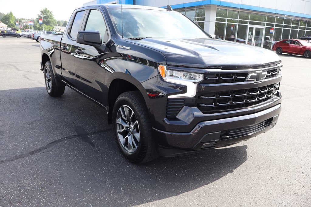 Used 2023 Chevrolet Silverado 1500 RST AWD/4WD image 2