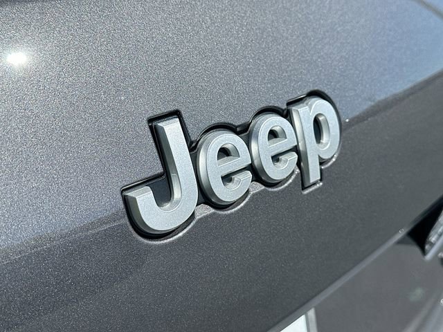 New 2025 Jeep Grand Cherokee L Laredo image 18