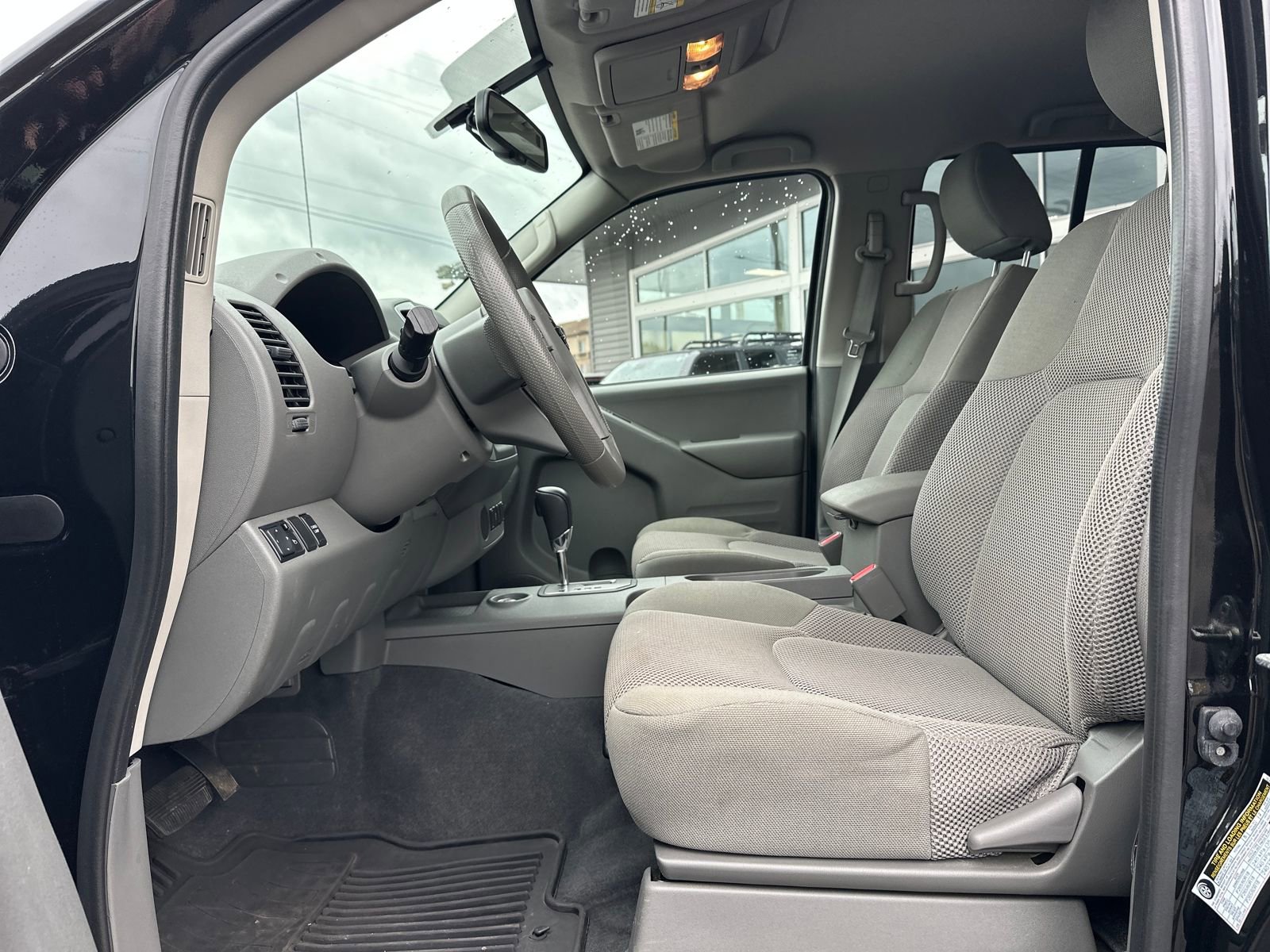 Used 2020 Nissan Frontier SV w/ Midnight Edition Floor Mats image 10