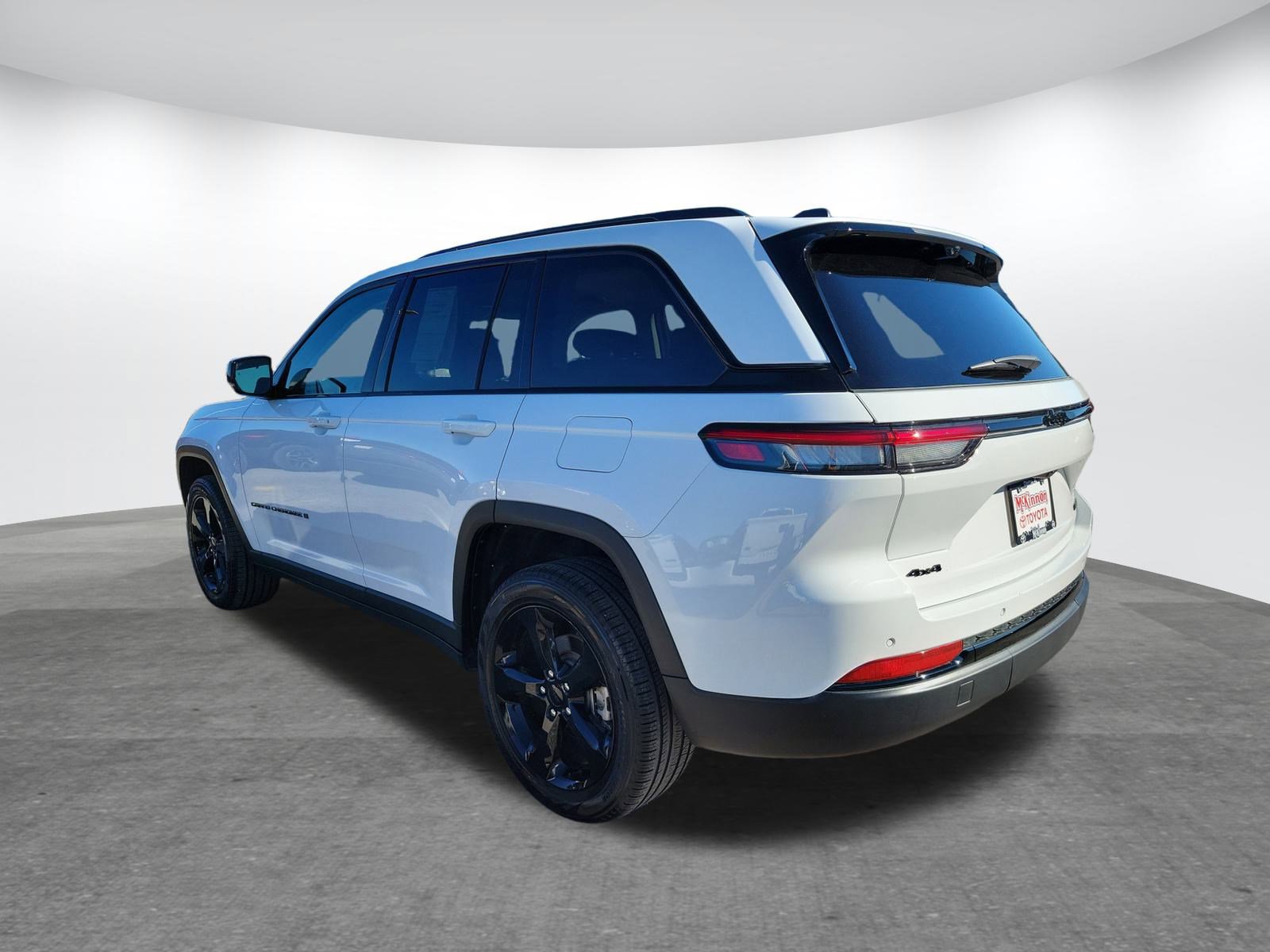 Used 2023 Jeep Grand Cherokee Limited w/ Luxury Tech Group II image 7