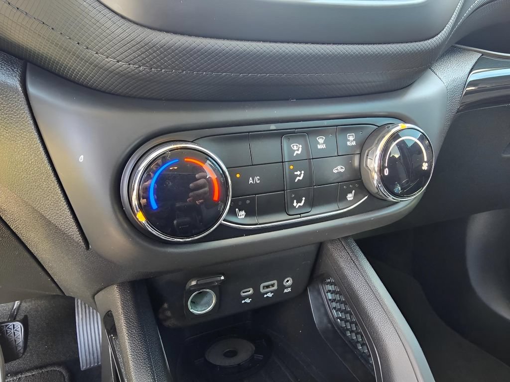 Used 2021 Chevrolet TrailBlazer LT FWD image 17