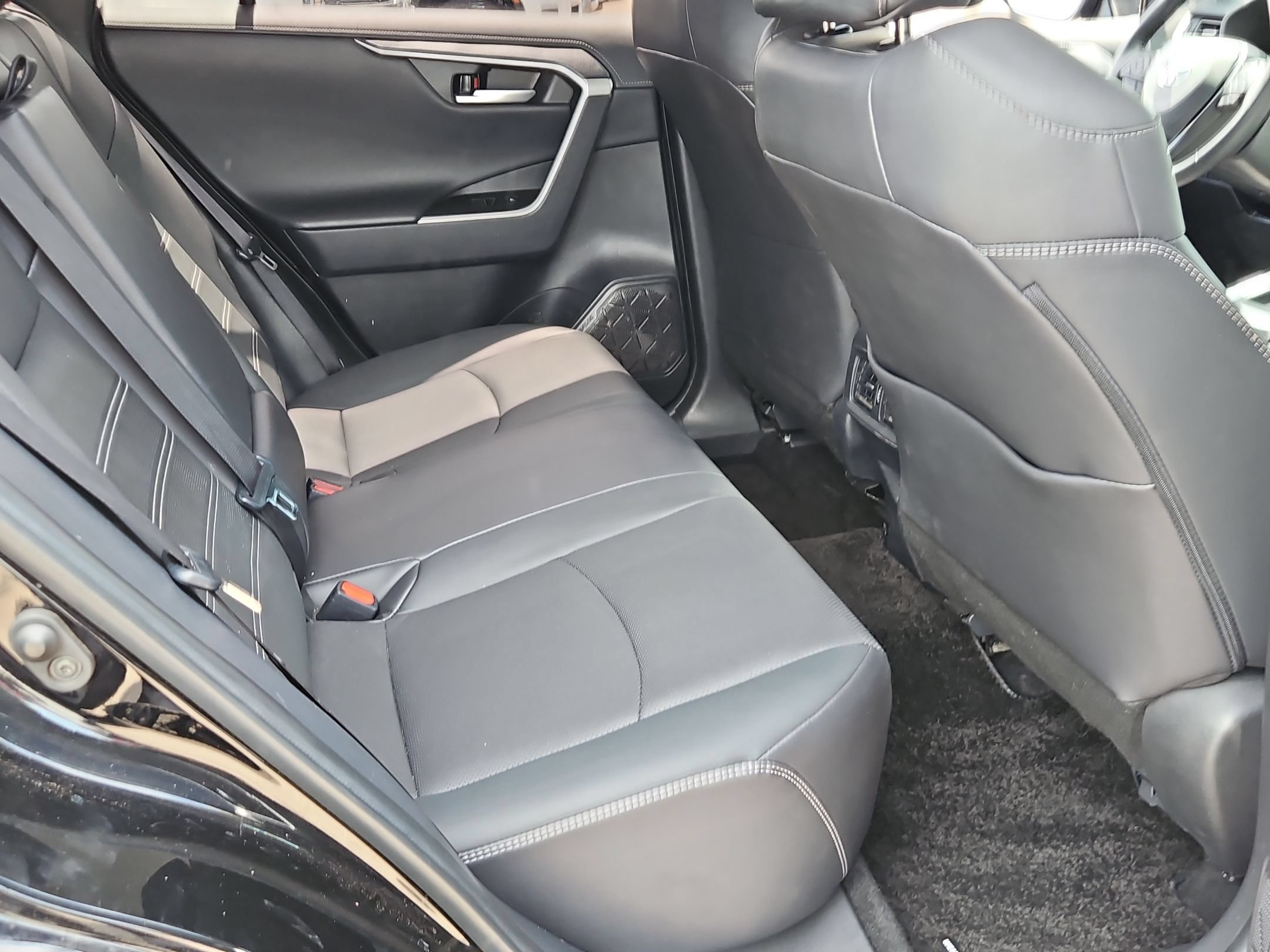 Used 2025 Toyota RAV4 Limited w/ Advanced Technology Package FWD image 25