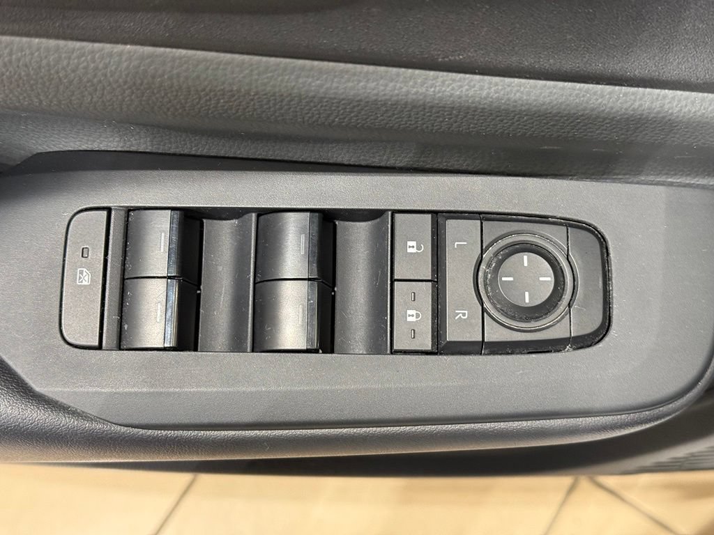 Certified 2025 Toyota Prius LE FWD image 15