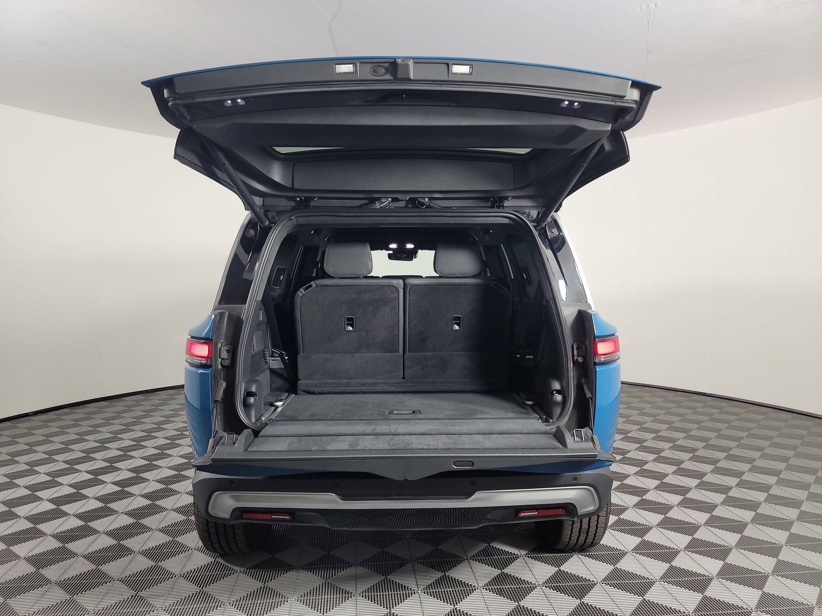 Used 2023 Rivian R1S Adventure image 15