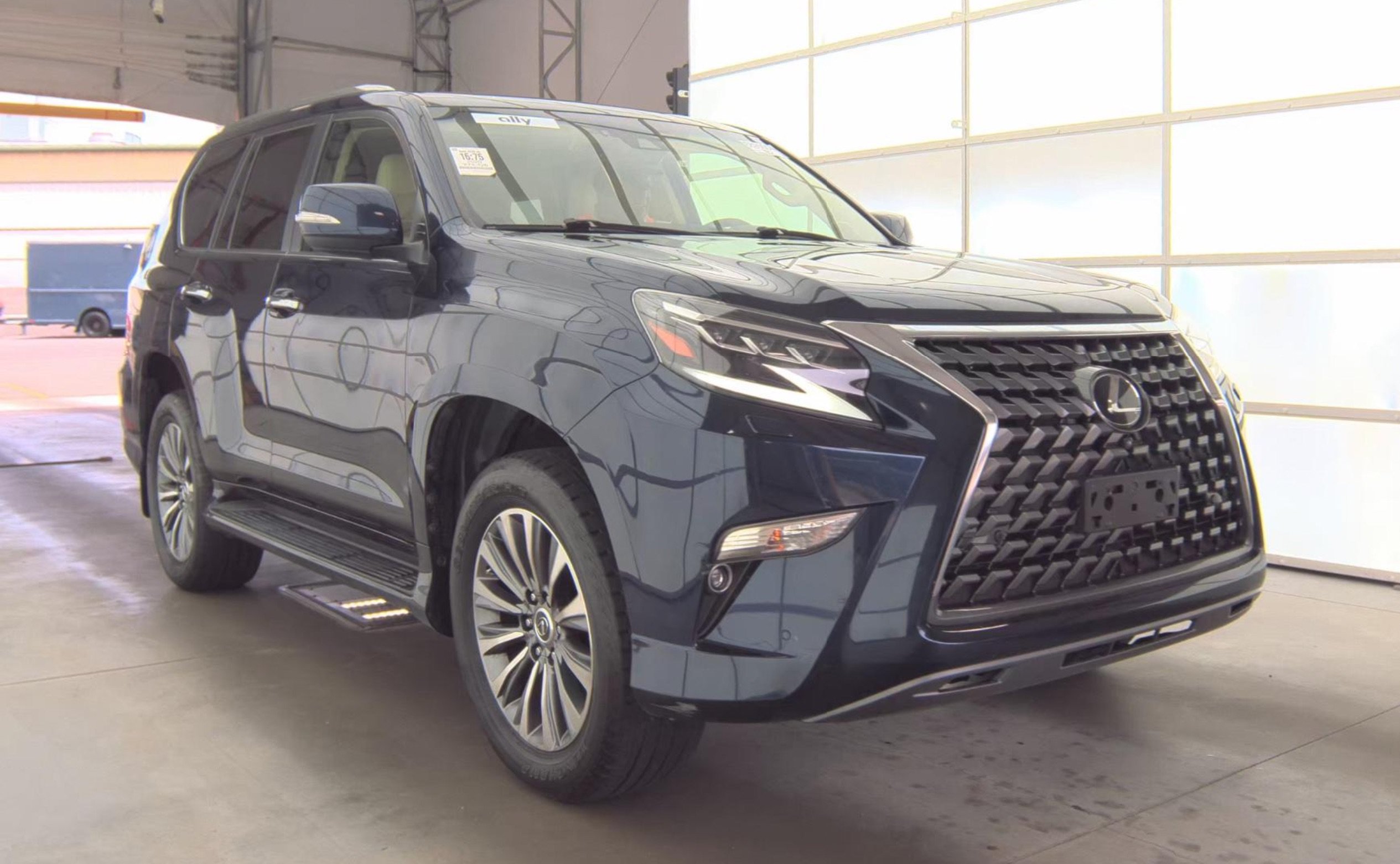 Used 2020 Lexus GX 460 Luxury w/ Accessory Package AWD/4WD image 3