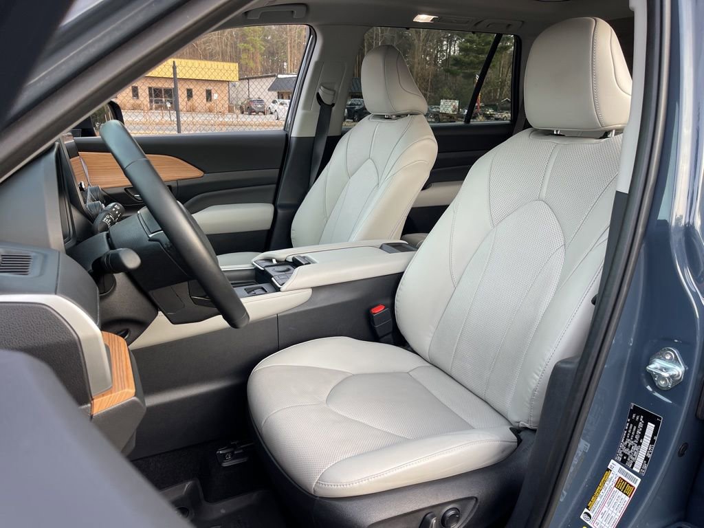 Used 2025 Toyota Grand Highlander AWD image 20