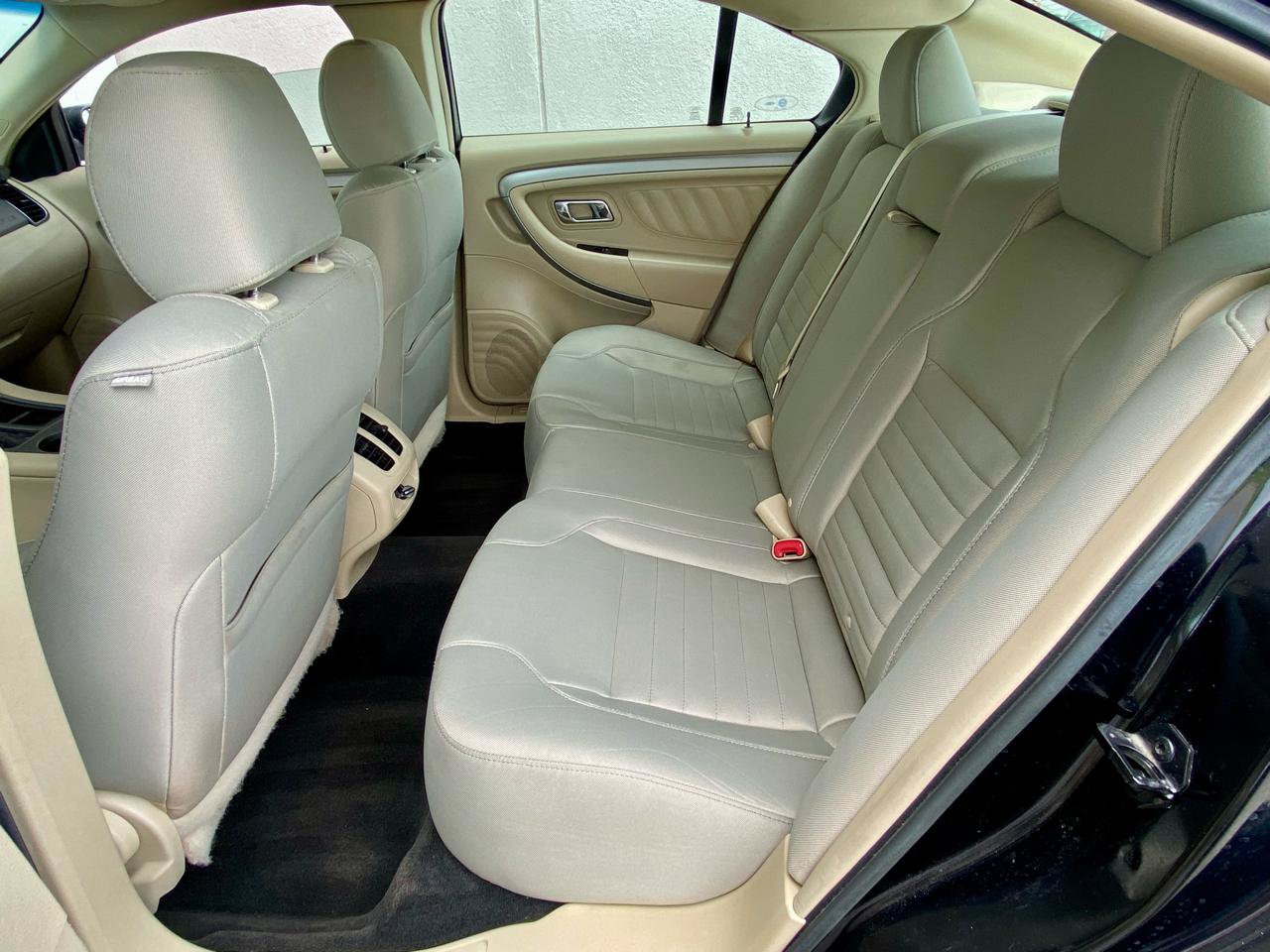 Used 2017 Ford Taurus SE FWD image 24