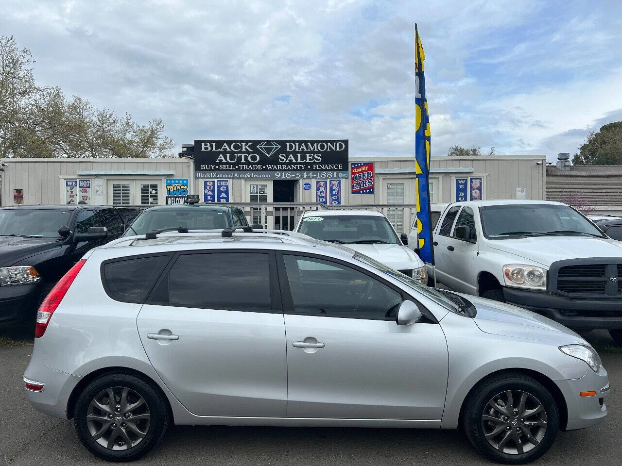 Used 2012 Hyundai Elantra w/ Preferred Pkg image 9