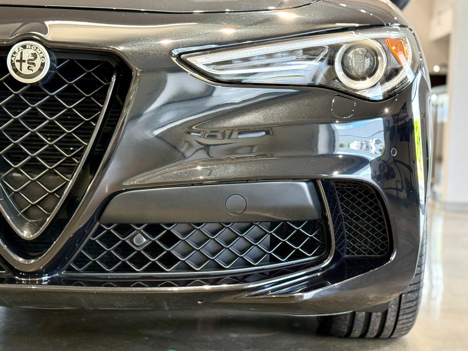 Used 2018 Alfa Romeo Stelvio Quadrifoglio w/ Driver Assist Dynamic Package AWD/4WD image 9