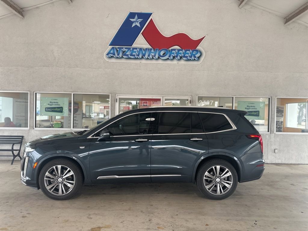 Used 2021 Cadillac XT6 Premium Luxury FWD image 2