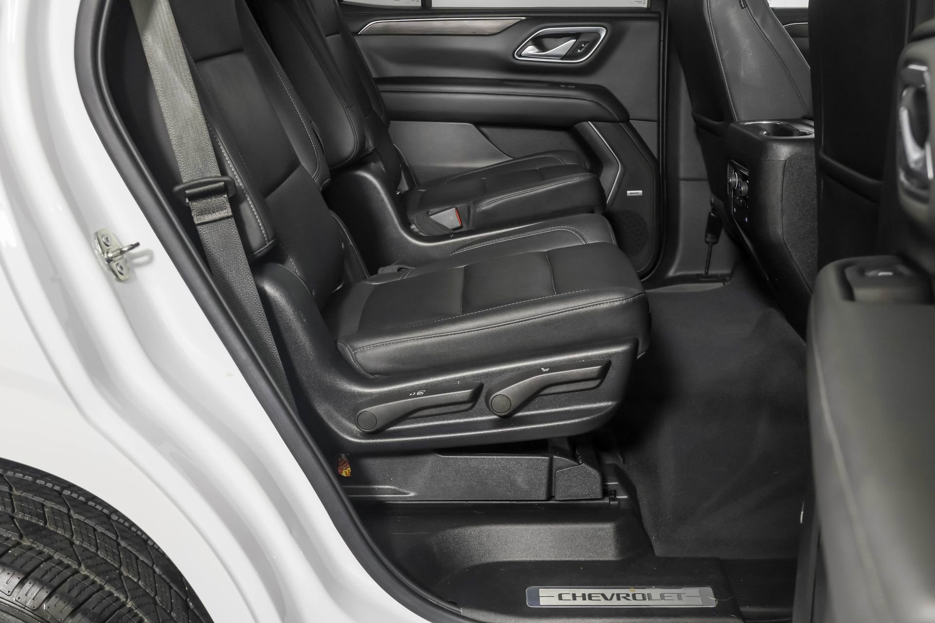 Used 2022 Chevrolet Tahoe Z71 w/ Luxury Package AWD/4WD image 46