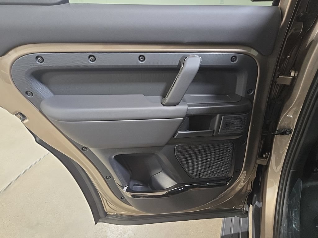 New 2026 Land Rover Defender 110 AWD/4WD image 26