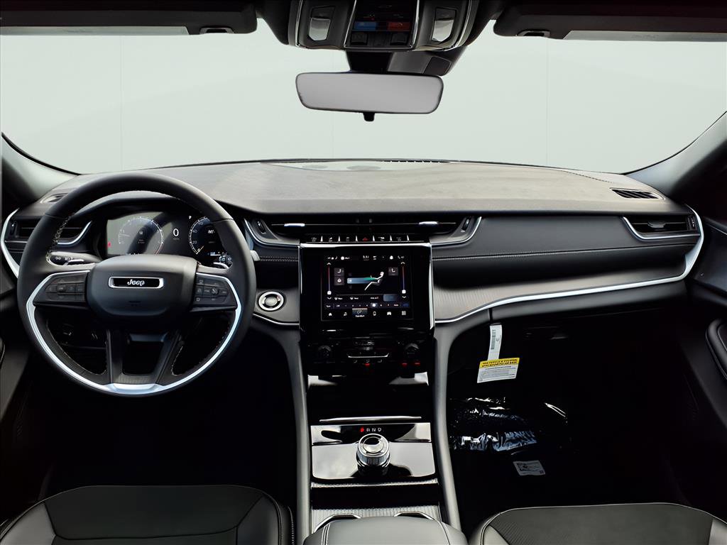 New 2025 Jeep Grand Cherokee Laredo image 8