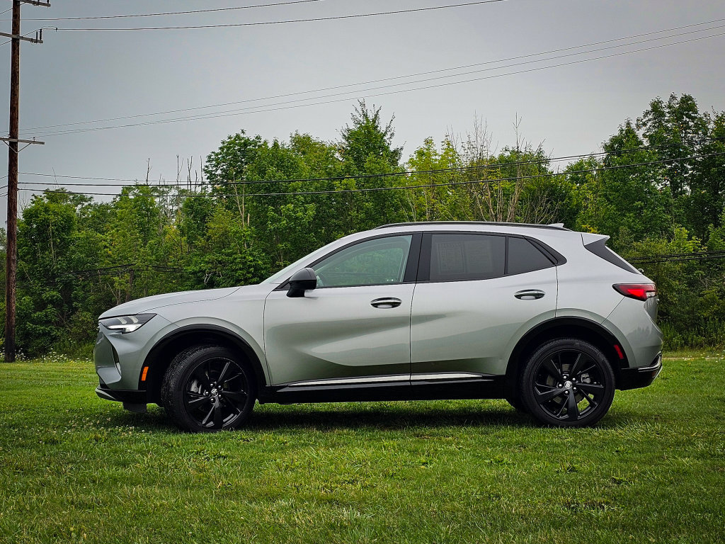 Used 2023 Buick Envision Essence w/ Sport Touring Package AWD/4WD image 7