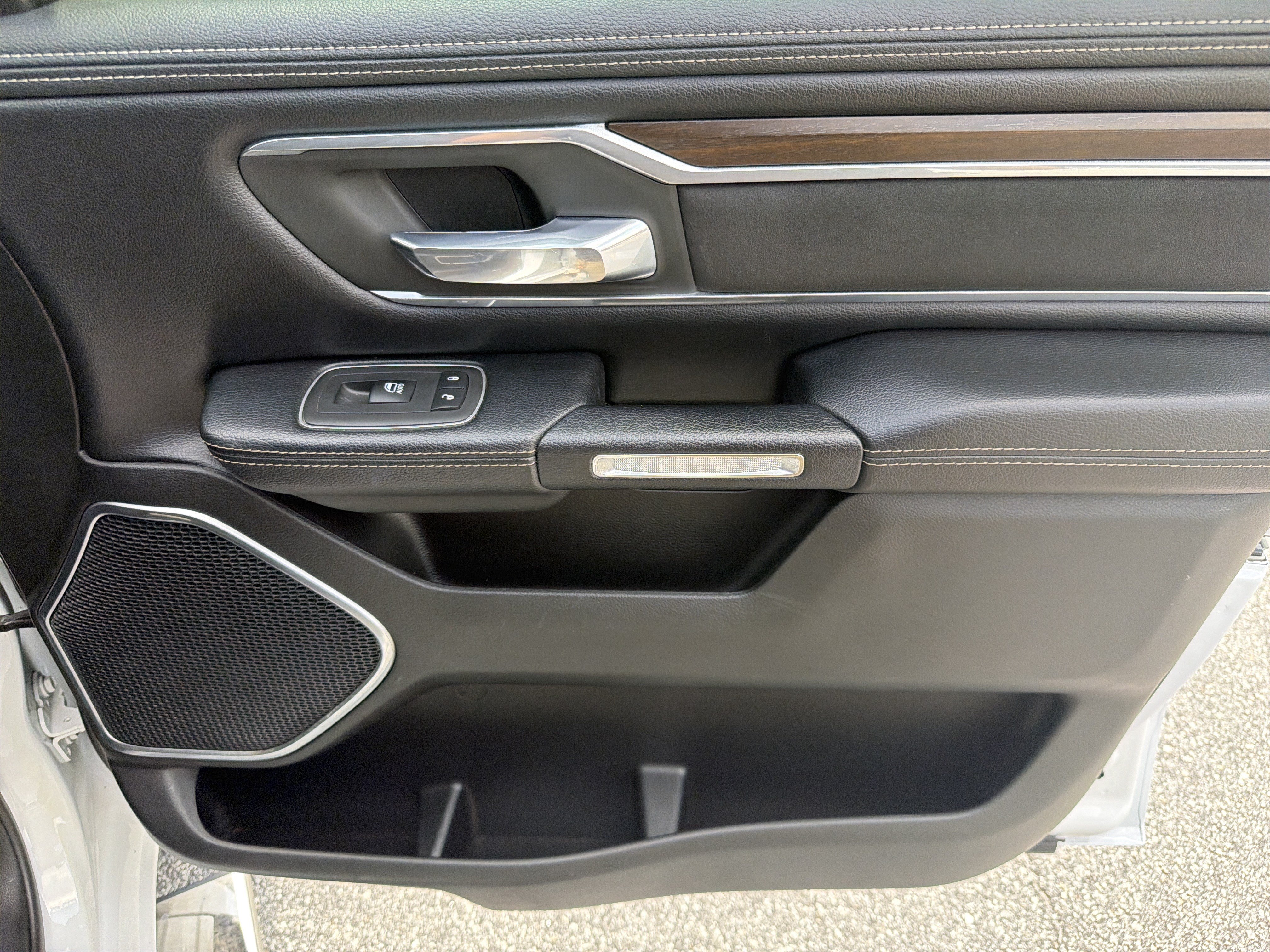 Used 2021 RAM 1500 Laramie AWD/4WD image 15