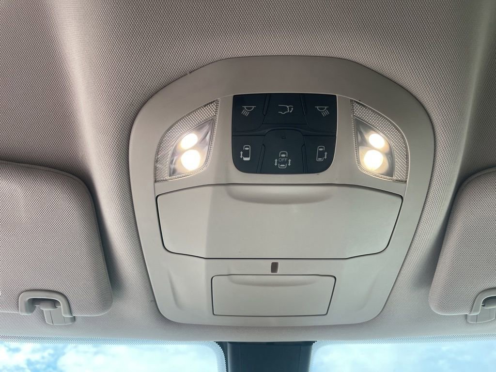 Used 2017 Chrysler Pacifica Touring w/ Tire & Wheel Group image 23