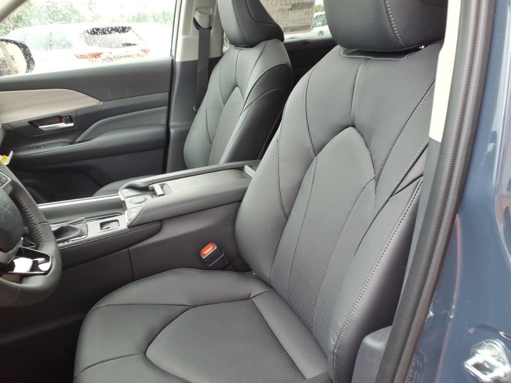 New 2026 Toyota Grand Highlander FWD image 12