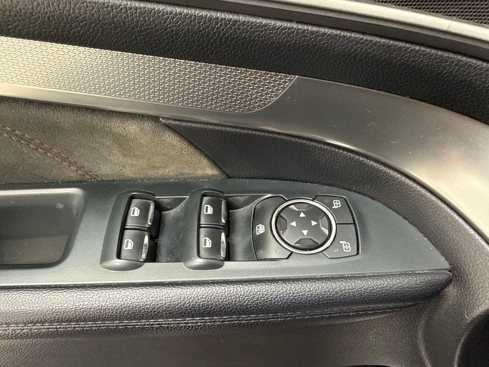 Used 2018 Ford Explorer XLT w/ Equipment Group 202A FWD image 11