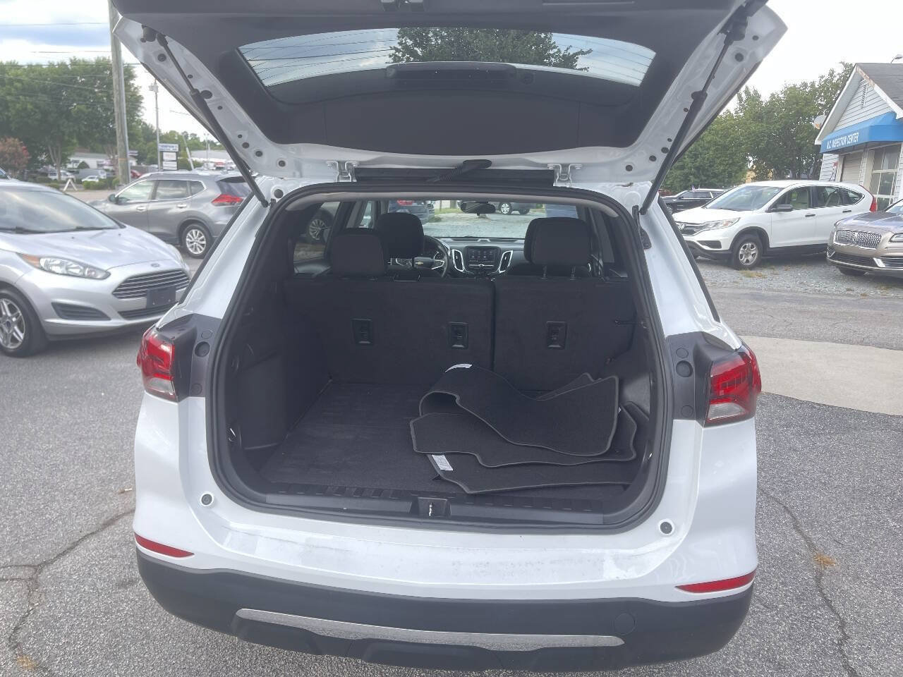 Used 2023 Chevrolet Equinox LT FWD image 10