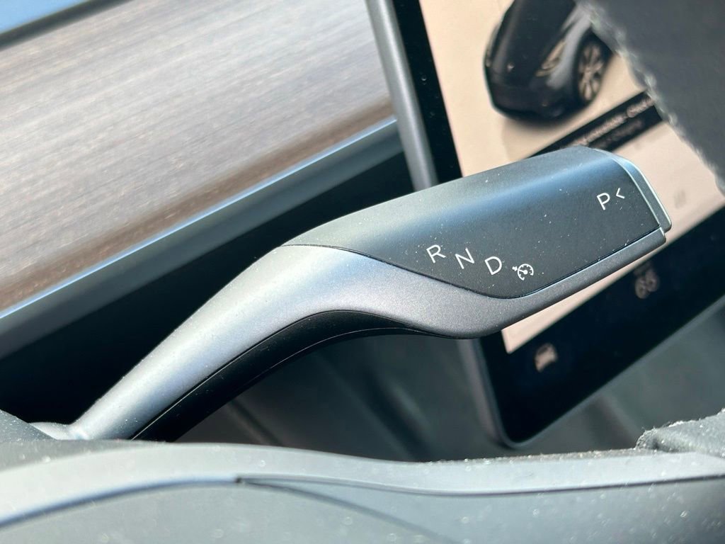 Used 2024 Tesla Model Y 2WD image 22