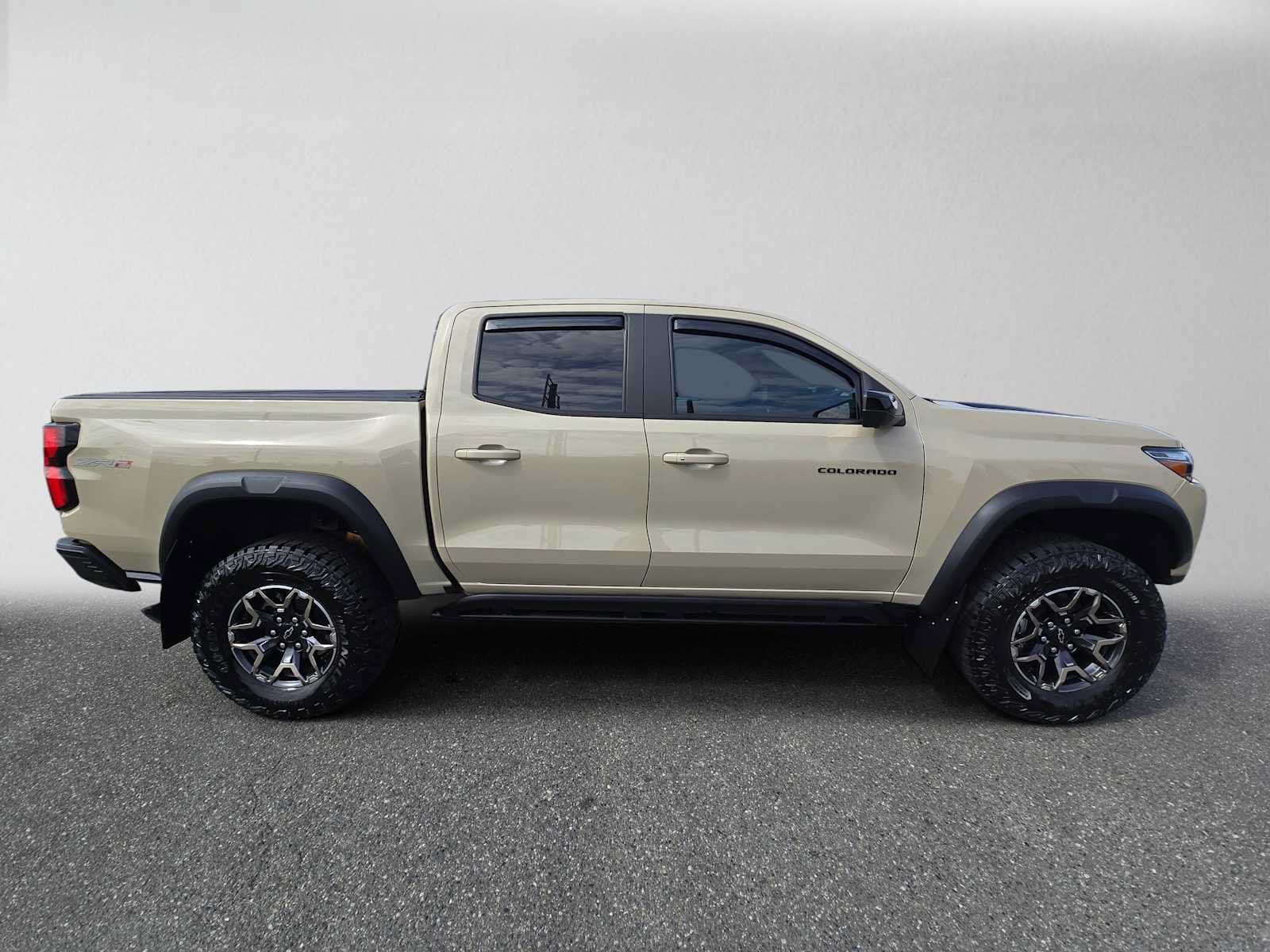 Used 2024 Chevrolet Colorado ZR2 w/ ZR2 Convenience Package III AWD/4WD image 2