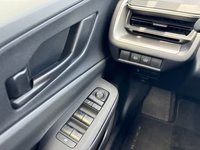 Used 2025 Toyota Prius LE AWD/4WD image 22
