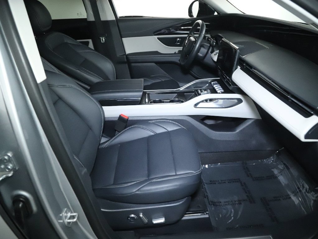 Used 2025 Lincoln Nautilus Premier AWD/4WD image 33