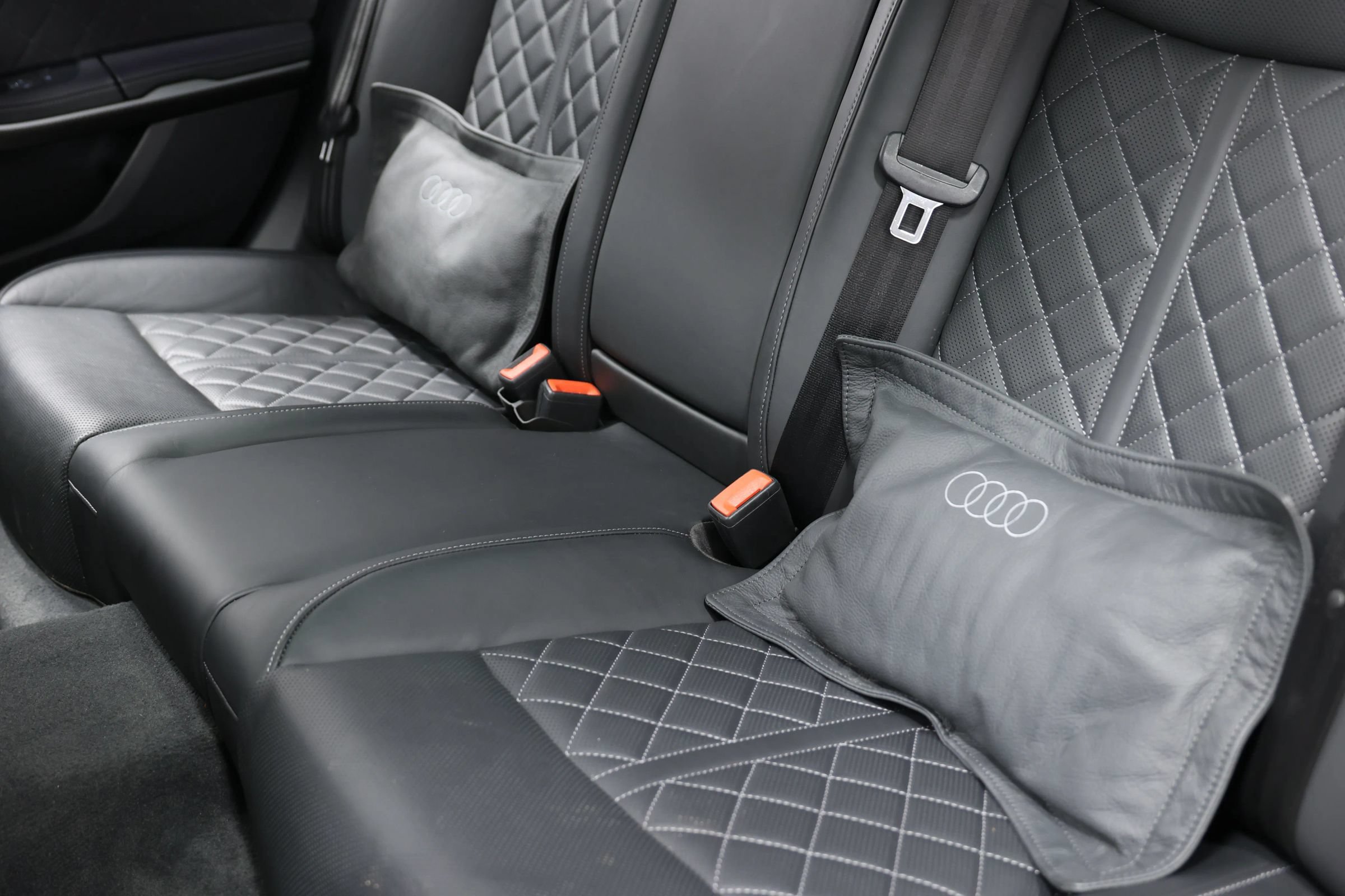 Used 2023 Audi S8 w/ S8 Comfort Plus Package AWD/4WD image 51
