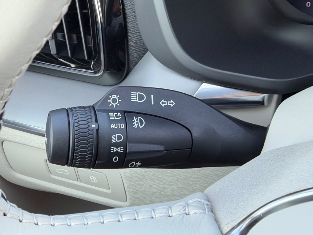 Certified 2024 Volvo XC60 T8 Core w/ Climate Package AWD/4WD image 20