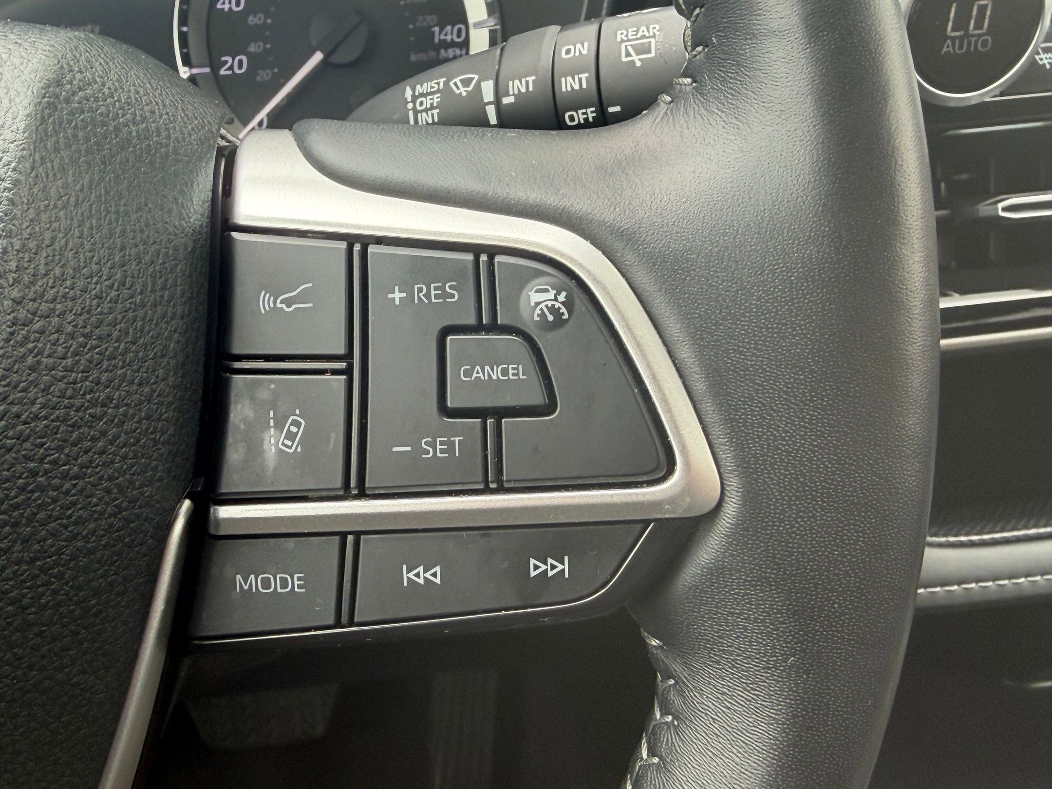 Used 2025 Toyota Highlander LE image 26