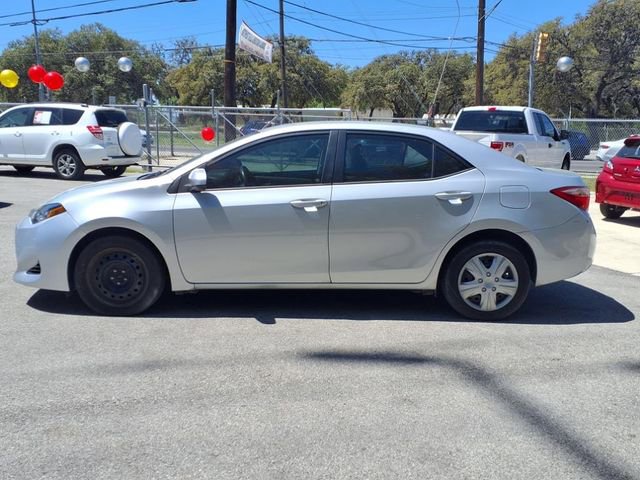 Used 2017 Toyota Corolla LE image 4