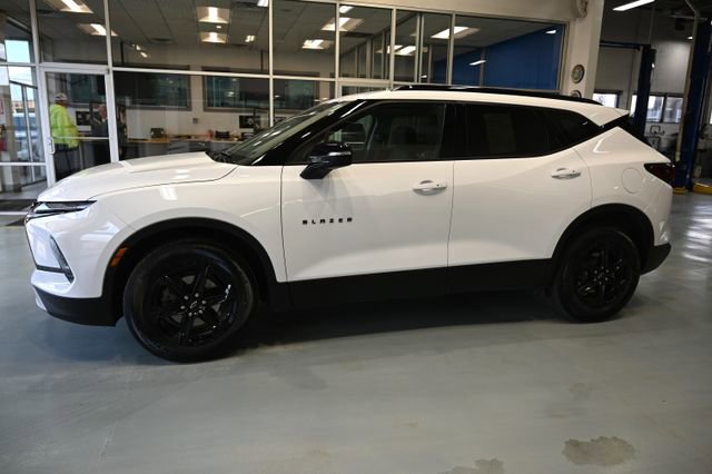Used 2024 Chevrolet Blazer LT w/ Midnight/Sport Edition image 7