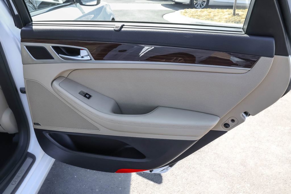 Used 2015 Hyundai Genesis 3.8 w/ Option Group 03 image 29