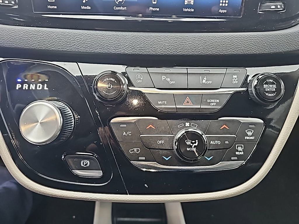 Used 2024 Chrysler Pacifica Touring-L image 19