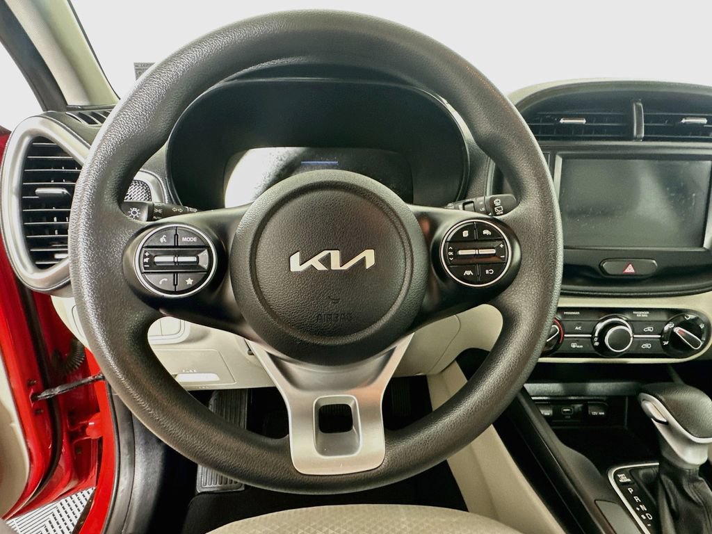 Certified 2023 Kia Soul LX FWD image 14
