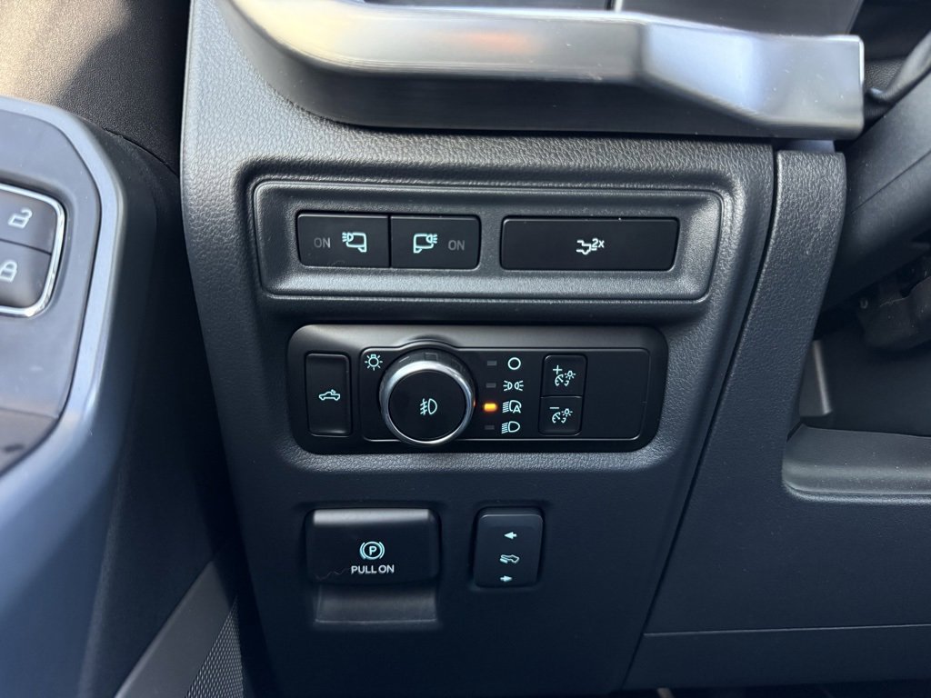 Used 2023 Ford F150 Lariat w/ Trailer Tow Package image 13